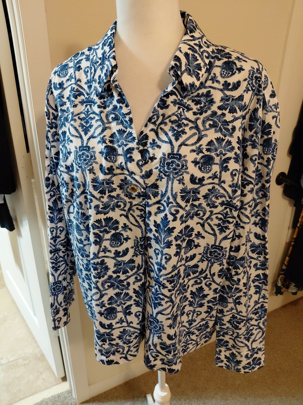 Talbots Top Petite XL Blue White EUC - Picture 2 of 7